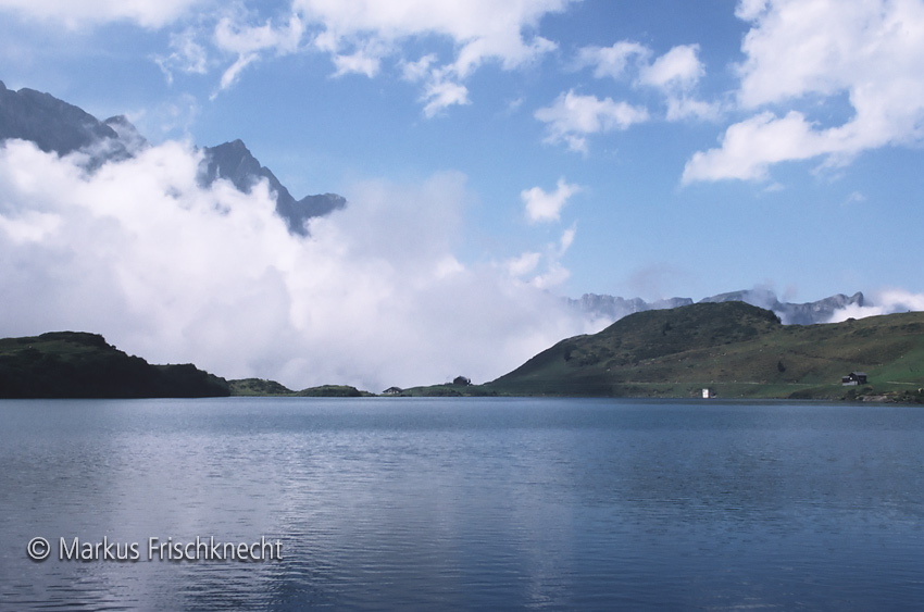 mountain_lake.jpg